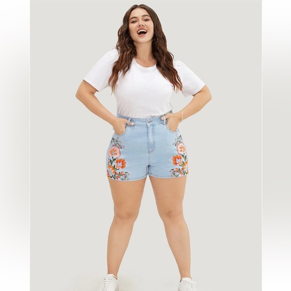 BloomChic Plus Size 2XL High Rise Light Wash Floral Embroidered Denim Shorts - Picture 6 of 7
